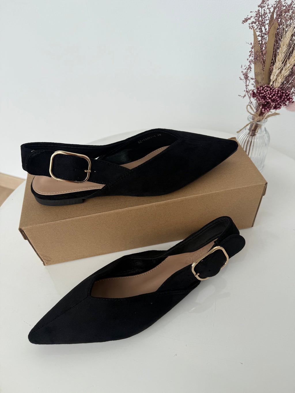 Women's Pointed-Toe Slingback Flats – Black