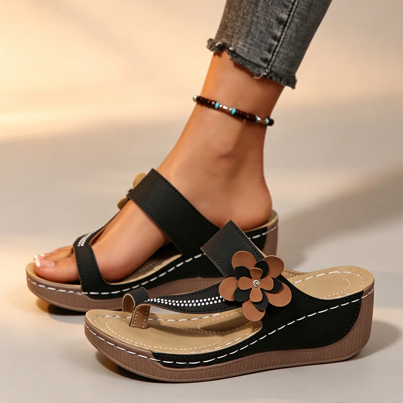 Women's floral-decorated wedge sandals