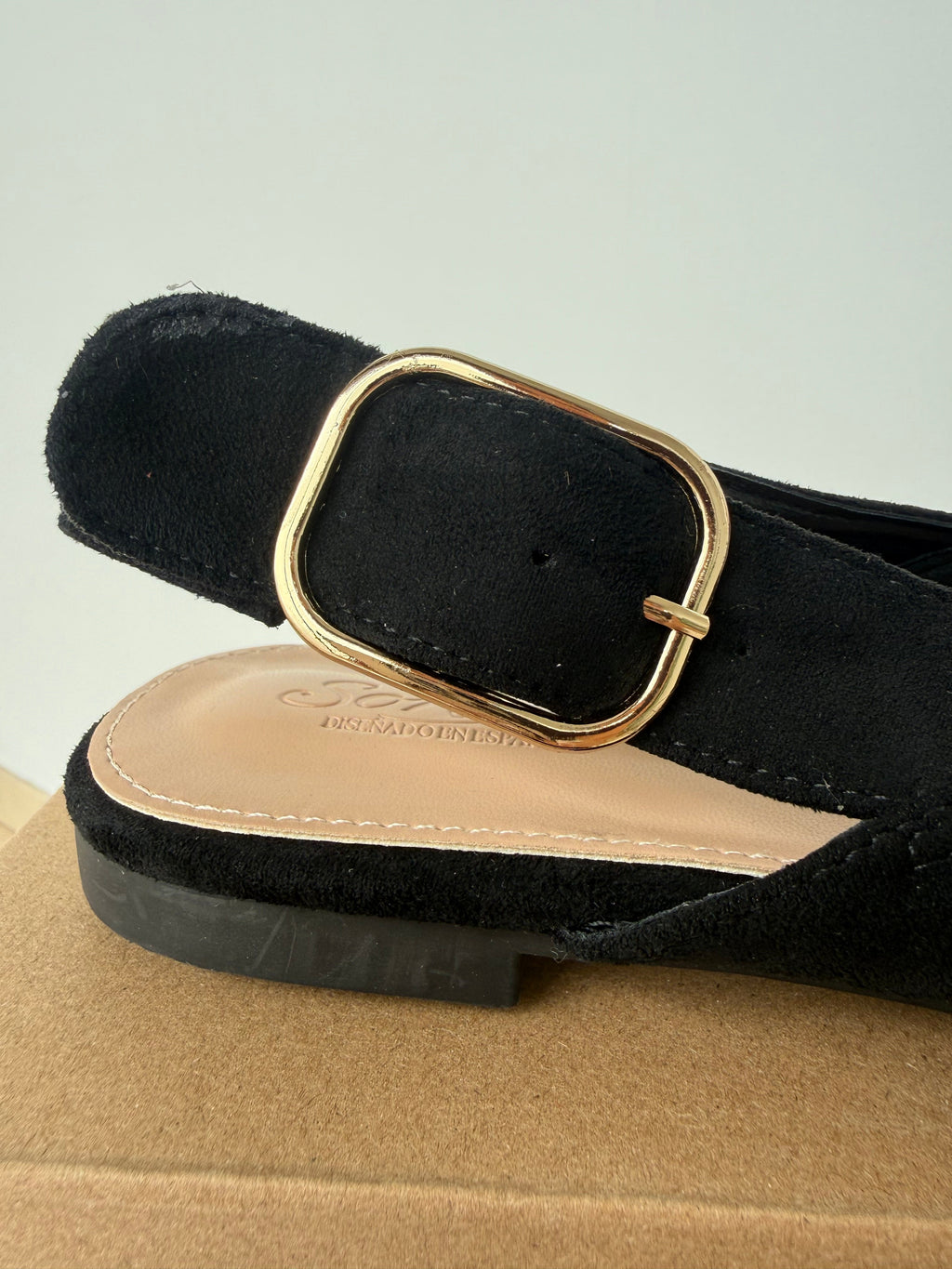 Women's Pointed-Toe Slingback Flats – Black
