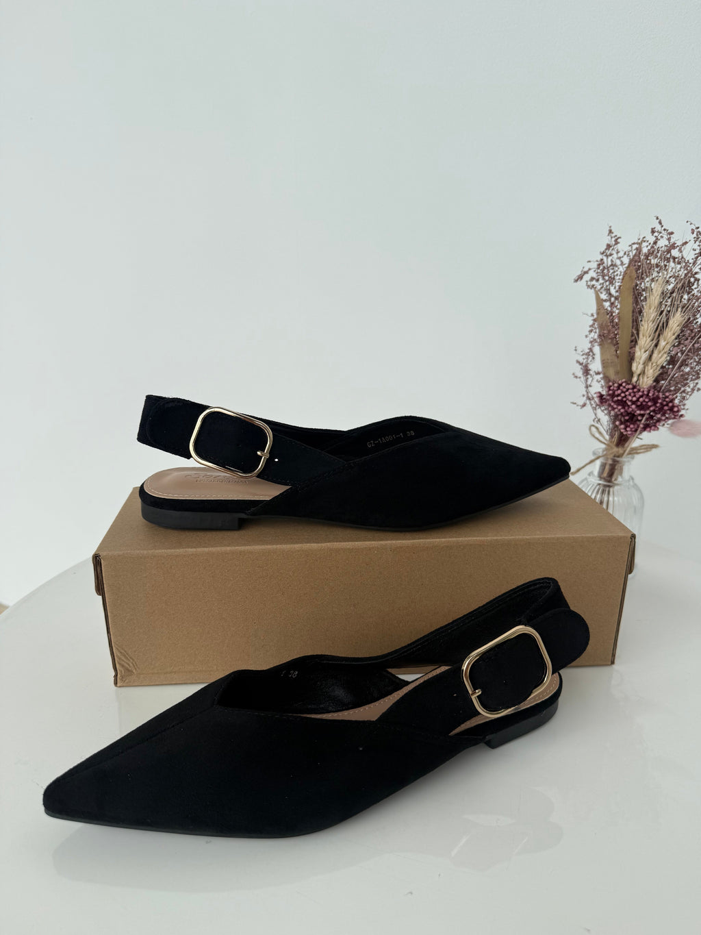 Women's Pointed-Toe Slingback Flats – Black