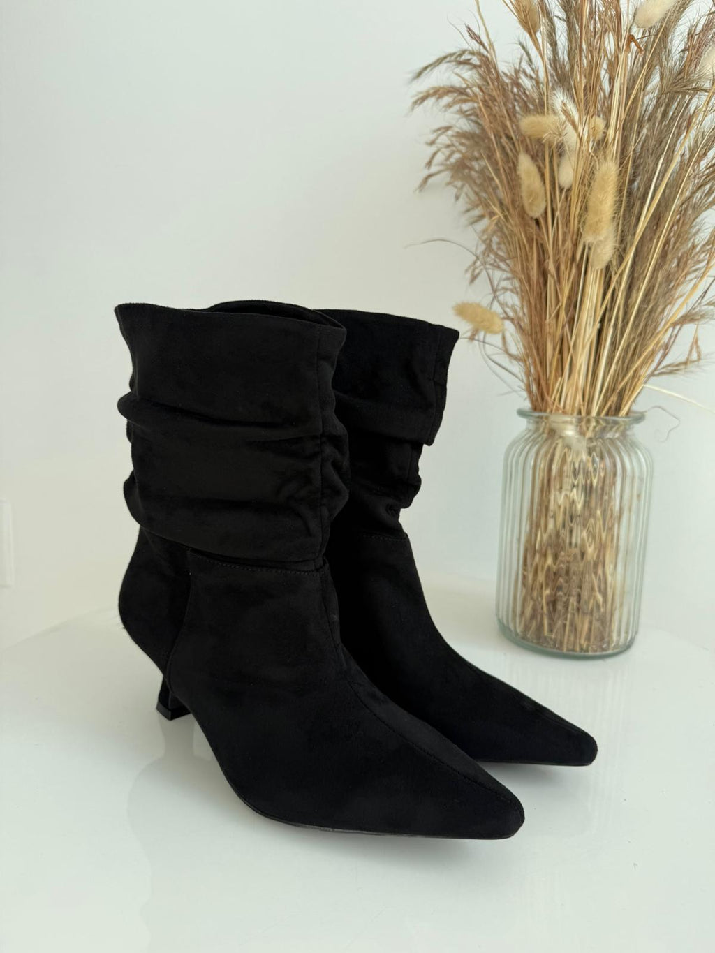 Women's Slouchy Kitten-Heel Boots – Black