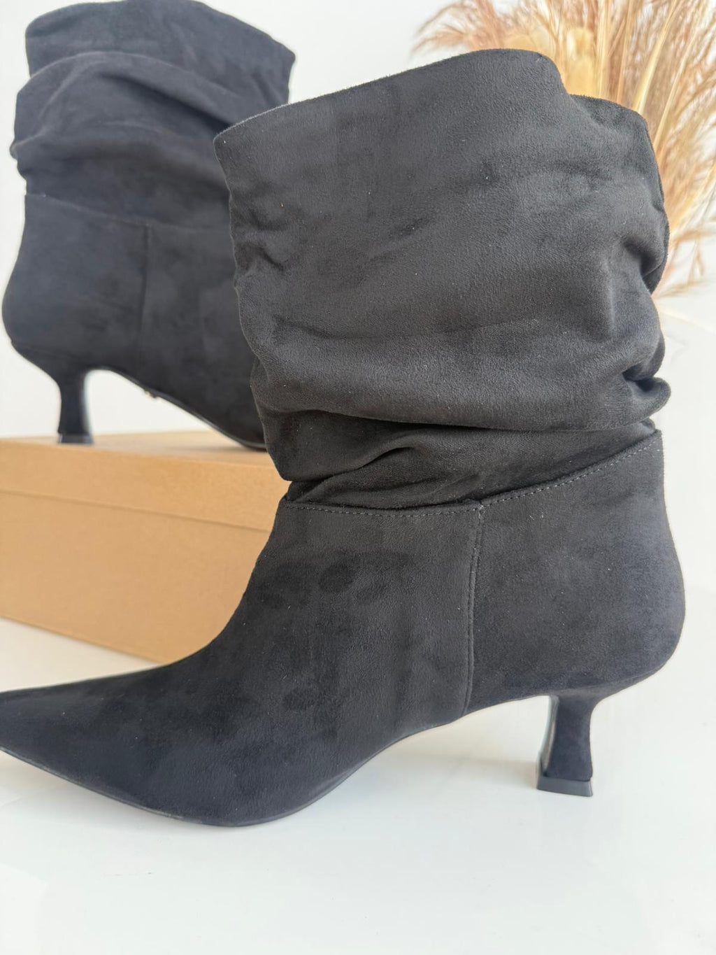 Women's Slouchy Kitten-Heel Boots – Black