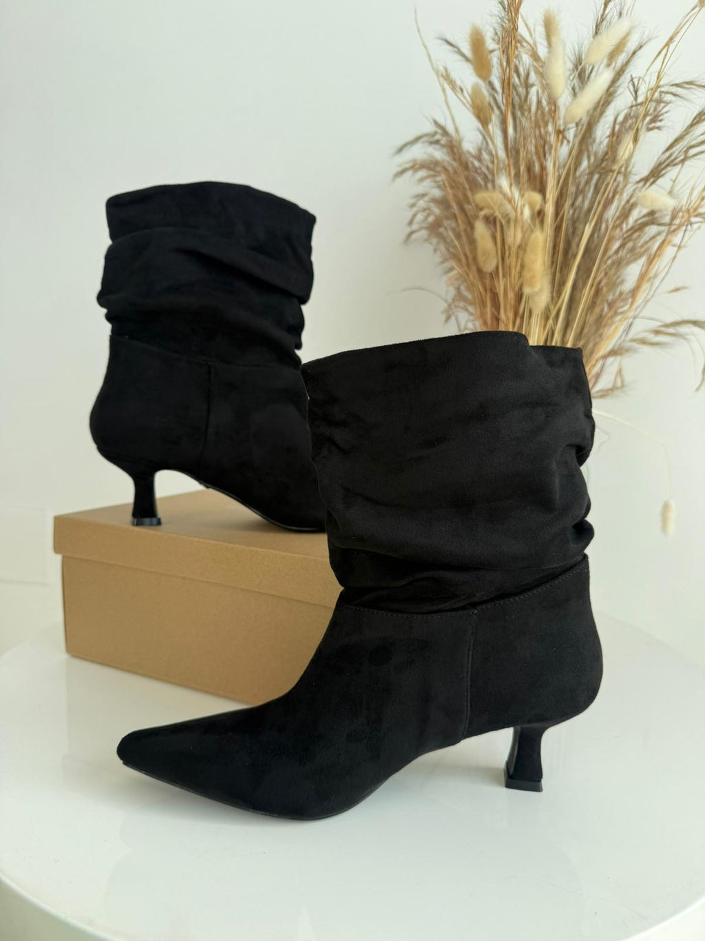 Women's Slouchy Kitten-Heel Boots – Black