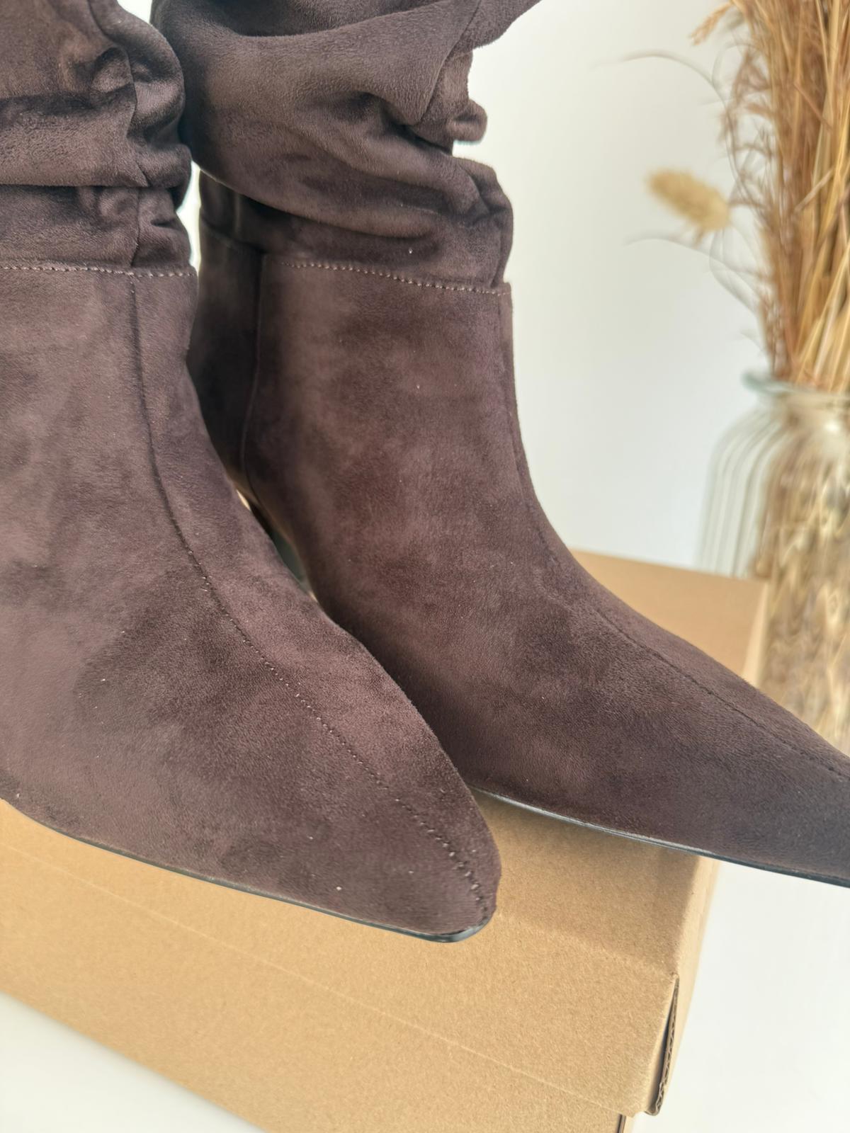 Women's Slouchy Kitten-Heel Boots – Dark Brown