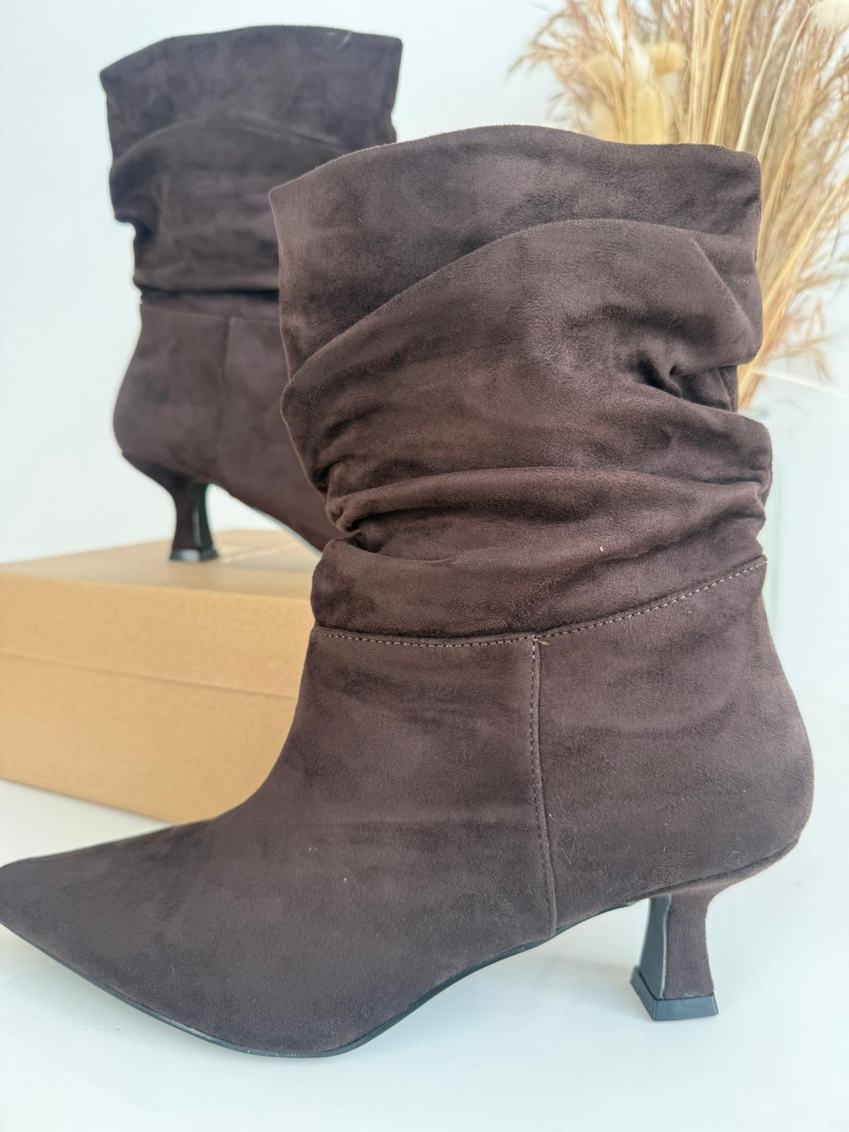 Women's Slouchy Kitten-Heel Boots – Dark Brown
