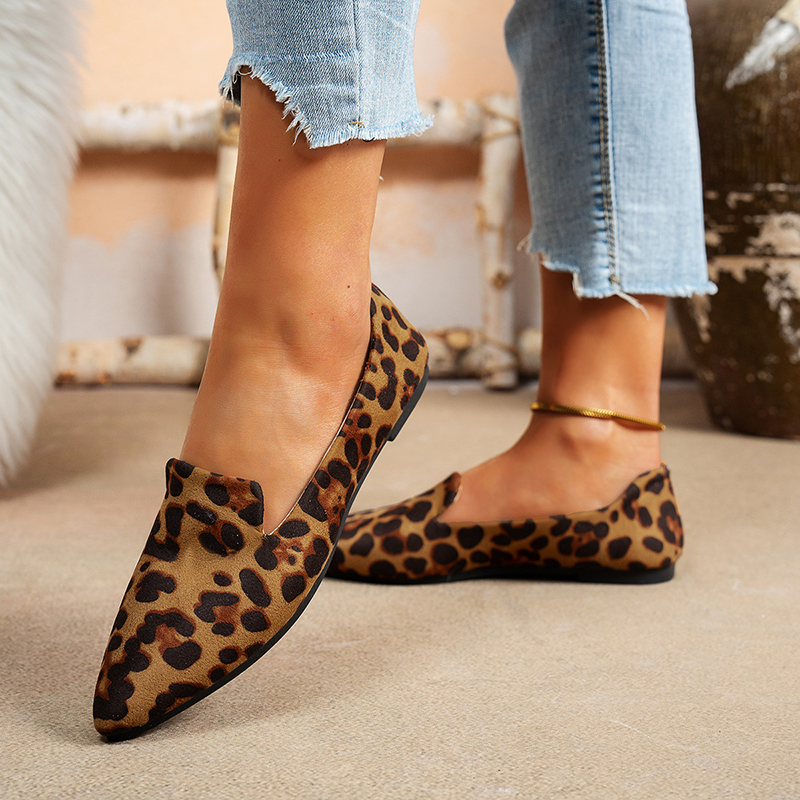Women's floral print pointed-toe flats